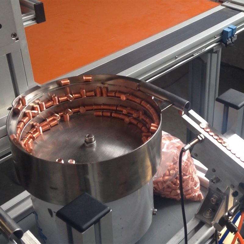Saldatura a perno di scarico del condensatore completamente automatico