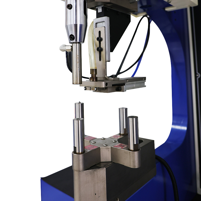 618MSPE 57KN Multi Language Automatico Alimentatore Bottom Fissanters Macchina rivettante